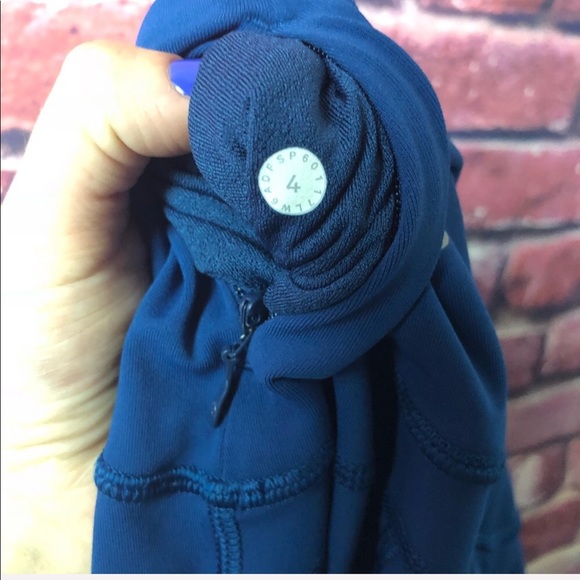 Lululemon Sole Training Crop - EUC/ Like New - Picture 4 of 4